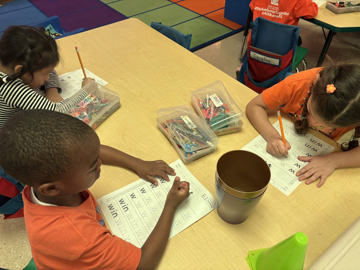 SolleyAACPS's tweet image. Let’s wiggle and wave with the letter W! From whales 🐳 to waffles 🧇 , what wonderful things can you write that start with W? ✏️ #writingfun #belonggrowsucceed @AacpSeril @MrsWebbsKinders