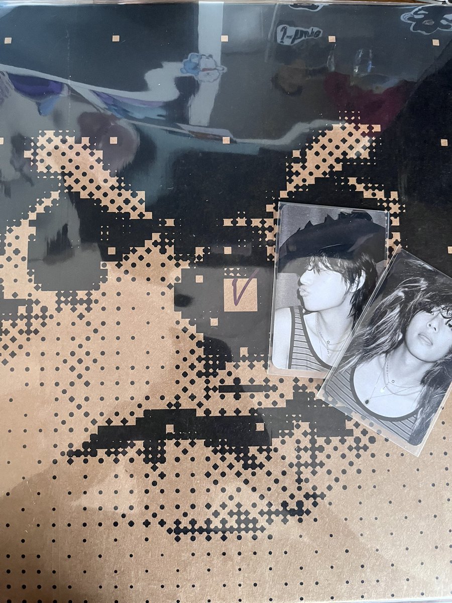 taehyungvoltou's tweet image. feedback super positivo para a @morekstore por fazer ceg do vinil de layover, foi super rápido e tranquilo!! muito bem embalado 💜