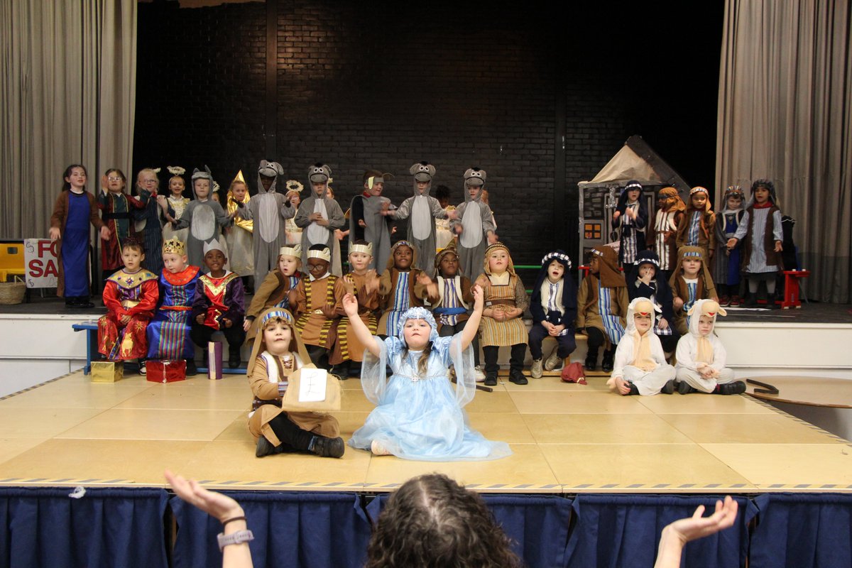 strichardsrc's tweet photo. YEAR 1 NATIVITY 2024 A huge well done to the children and teachers on a magnificent performance this afternoon #merrychristmas2024 #nativityplay #shinelikestars https://t.co/f6TY9dSiMq