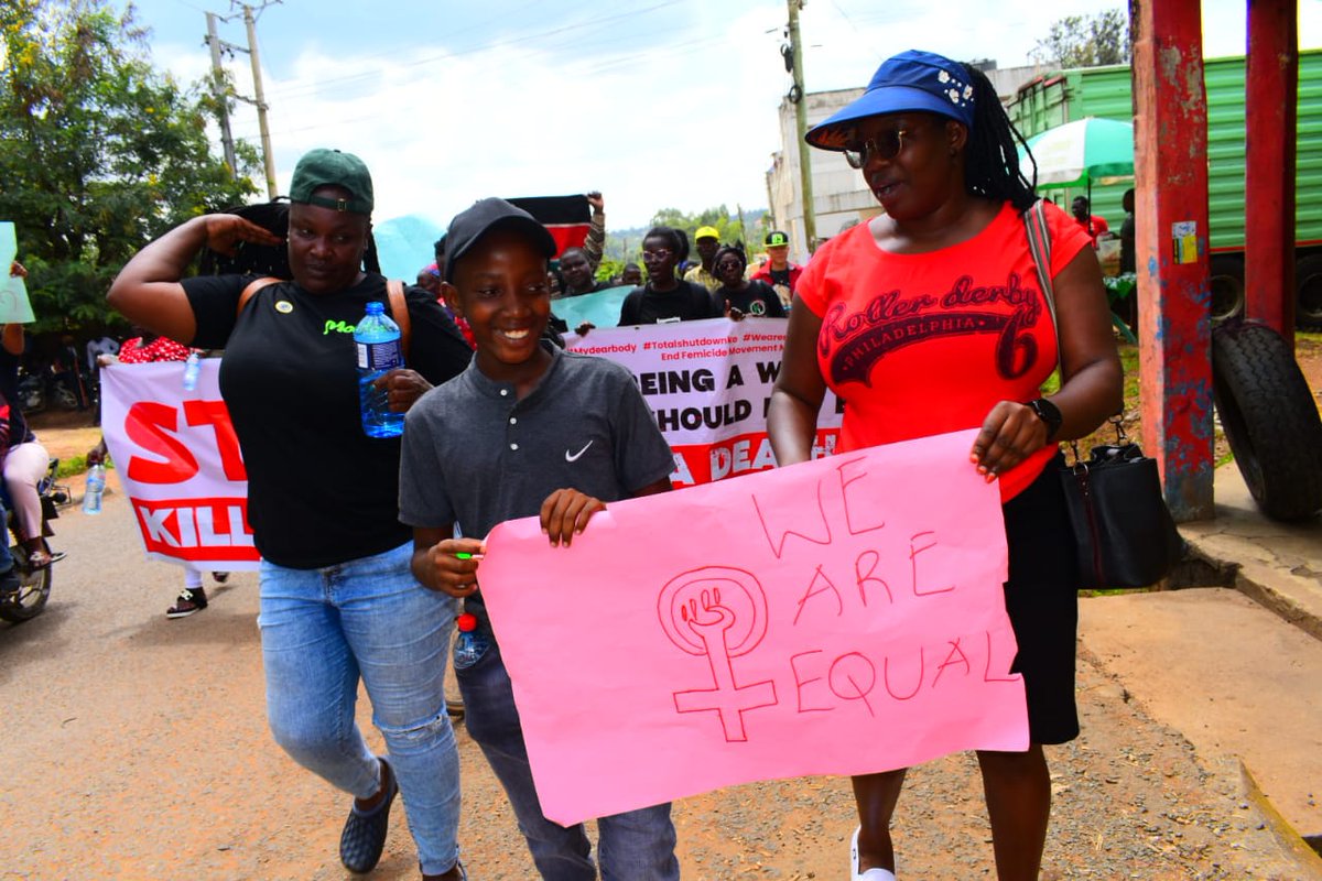 OMSJIC_044's tweet photo. #ShutDownNation 
#TotalShutdownKE 
#Antifemicidemarch
@MusaliaMudavadi 
Today Migori residents came in numbers to show solidarity with Women.Several femicide cases as been reported in kenya for the last  3 months.
@KPL_Women 
@UhaiWetu 
@javanowala 
@AmnestyKenya 
@IG_NPS 
@CMMB https://t.co/1YMyxTNHUs