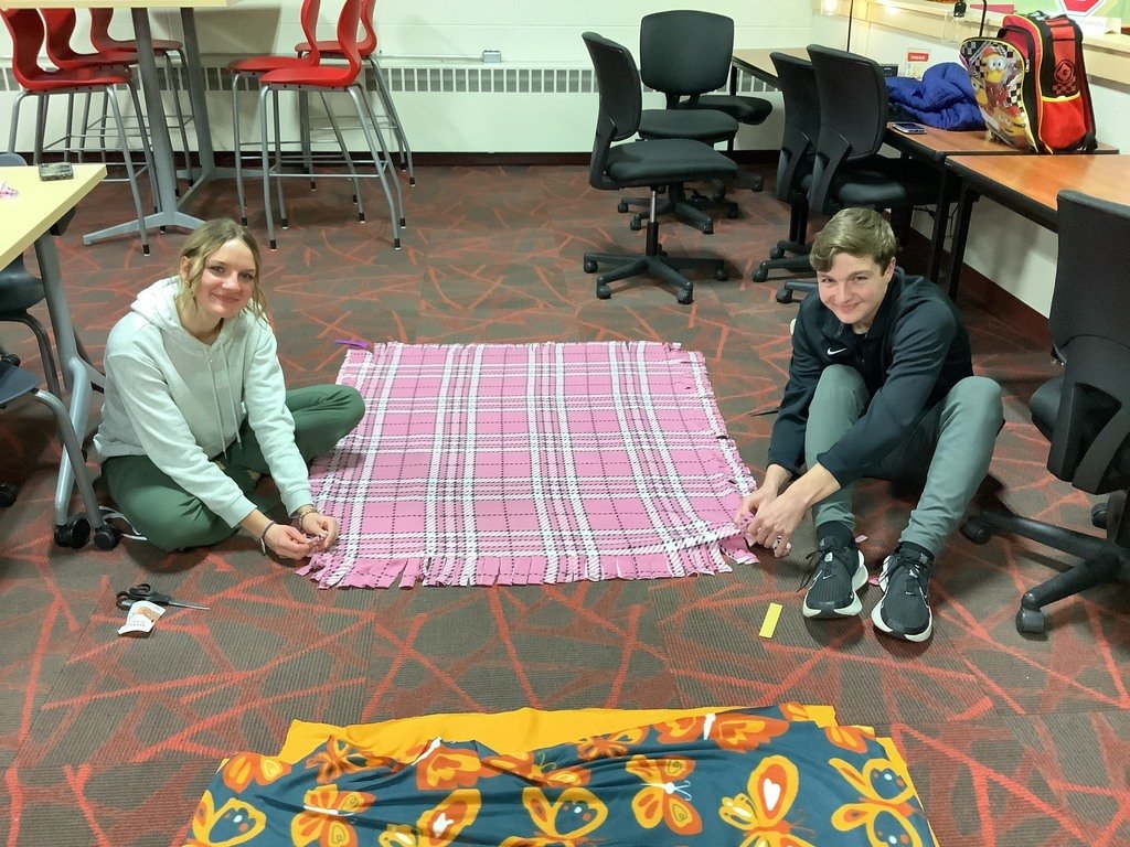 Our TPHS National Honor Society students partnered with Knitting It Together to create 46 fleece blankets, which were donated to bring compassion and support to cancer patients in Southwest Suburban hospitals. Fantastic job, Titans!