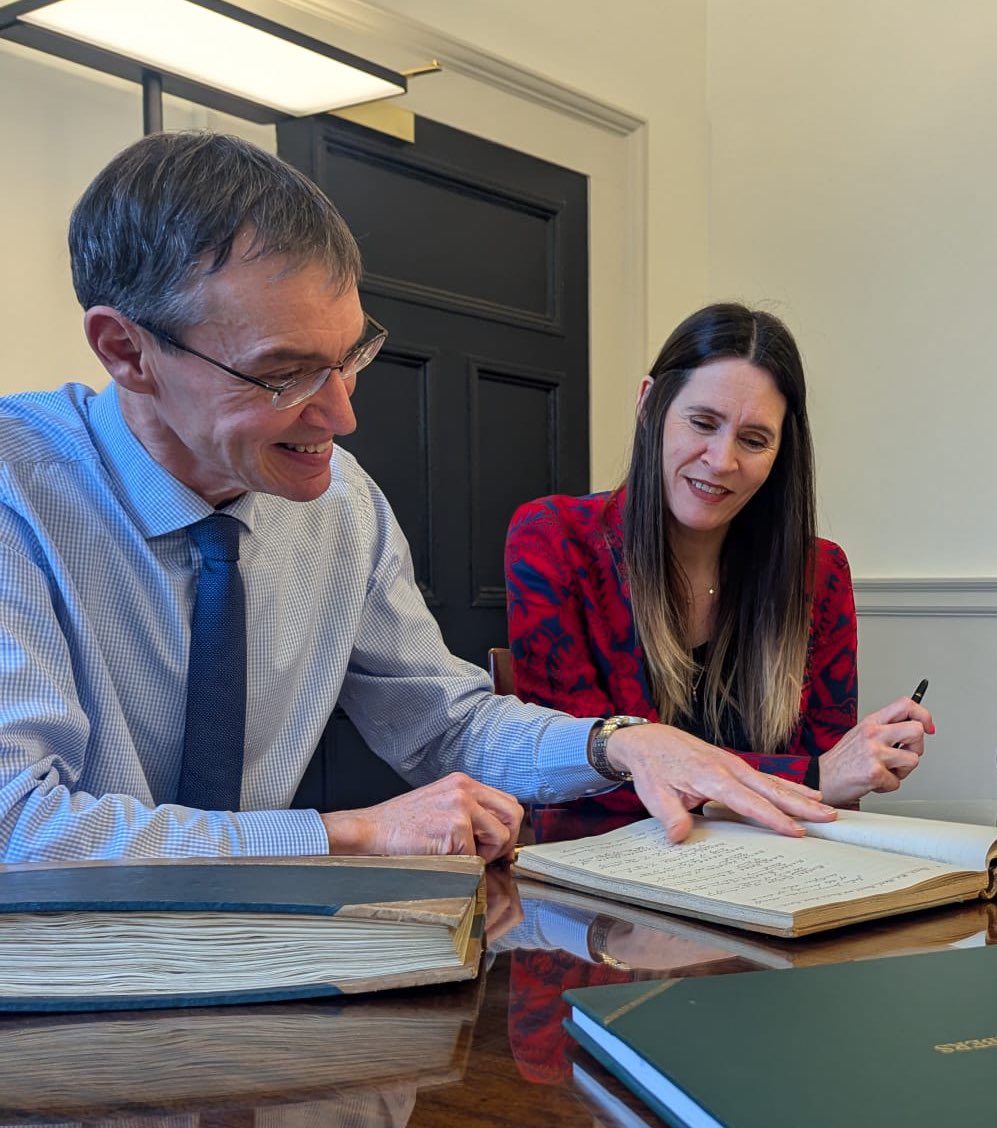 A really special moment this morning as I signed the roll of members of the 34th Dáil. Thank you to the people of Rathdown for putting your trust in me. I will work so hard for you over the years ahead. 

#GE24 #DublinRathdown