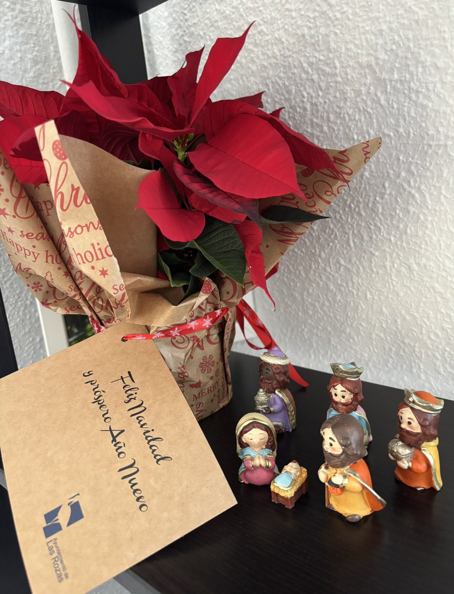 Muchísimas gracias al <a href="/Ayto_Las_Rozas/">Ayuntamiento de Las Rozas</a> por el bonito detalle que hemos recibido. Desde el <a href="/Colegio_SMR/">Colegio Santa María de Las Rozas</a> les deseamos una muy Feliz Navidad!!🌟 #colegioslasrozas #colsanmar #santamariadelasrozas #navidad