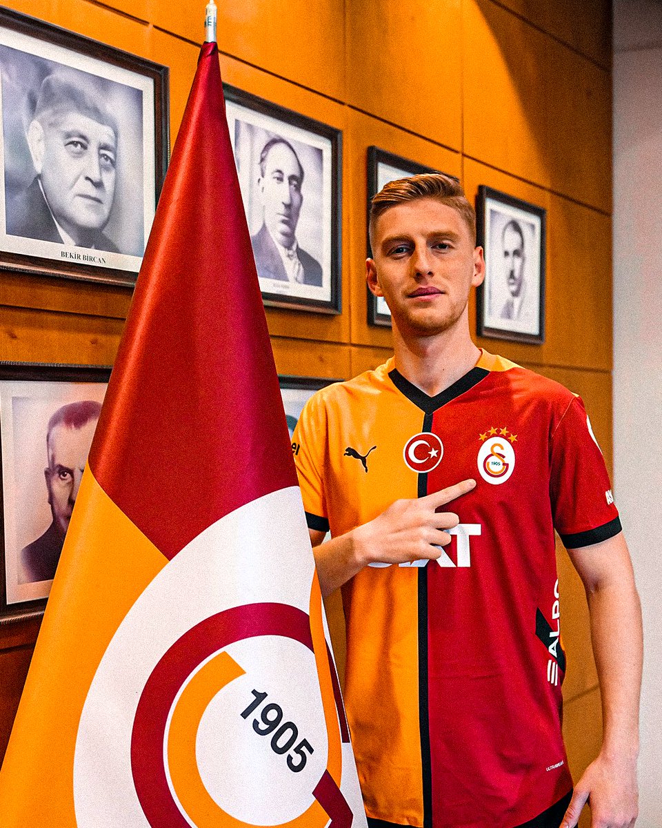 Bugün, Galatasaray ile olan sözleşmemi 2028 yılına kadar uzatarak hayatımın en özel hikâyesine yeni bir sayfa ekliyorum.

Cimbom’un bir evladı olarak, hep birlikte daha büyük zaferlere yürüyeceğimiz bu yolda her zaman elimden gelenin en iyisini yapmaya devam edeceğim.. 💛❤️