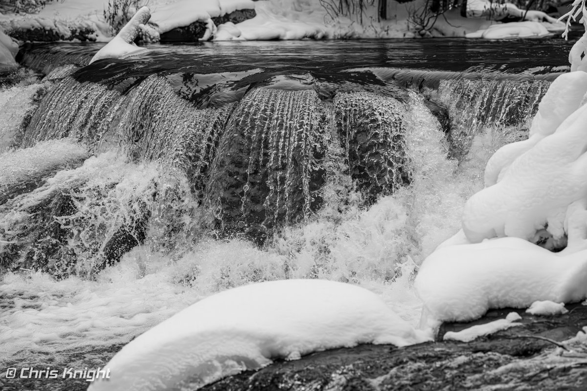 ChrisKnight's tweet image. Middle Branch Ontonagon River waterfalls... 30 seconds vs. 1/32000 second exposure.
Such a cold but peaceful scene...  water rushing without end. #ChasingWaterfalls @puremichigan