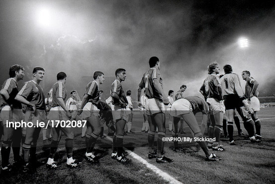 LansdowneRD_IE's tweet photo. The Boys in Green getting ready to face Turkey in their final Euro'92 Qualifying group game.
Despite winning 3-1, we were still out. We never even lost a bloody game..
#irishfootball #LansdowneRoad https://t.co/HbK6qO5Eyk