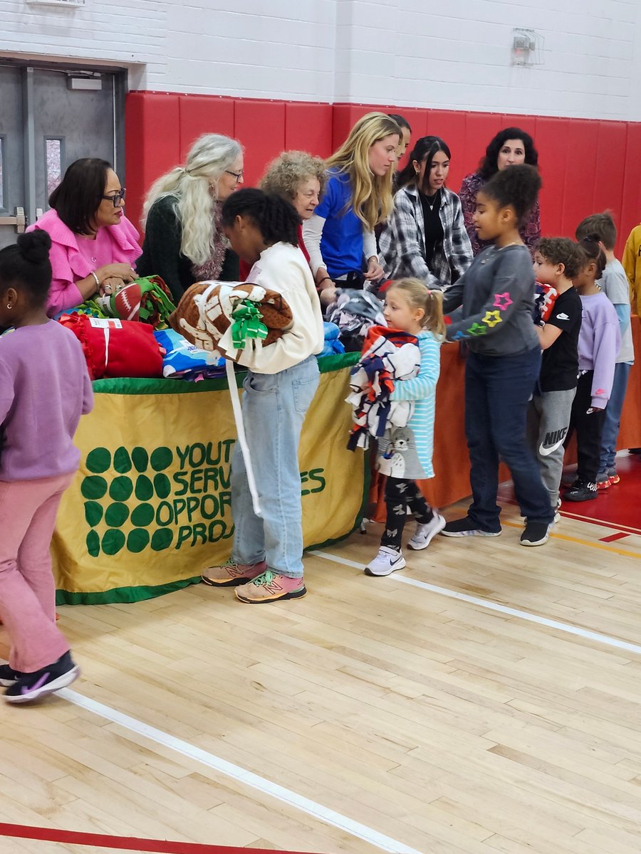 A wonderful article about a recent YSOP Connex program:

pelhamexaminer.com/73113/showcase…

Seniors and students from Pelham, NY came together to handout handmade blankets to children in the New Rochelle YMCA YMCA Kidz Club Afterschool and Universal Pre-Kindergarten programs.