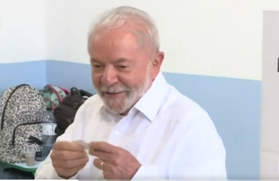 luiggi90210's tweet photo. "Presidente está bien y conversando", expresó uno de los médicos que asiste a mandatario #brasilero🇧🇷, Lula da Silva, quién fue operado de emergencia por hemorragia intracraneal causada por caída de hace 2 meses
#Lula está estable en UCI de hospital #Sirio - #Libanés de #SaoPaulo https://t.co/BiPHVQwtCw
