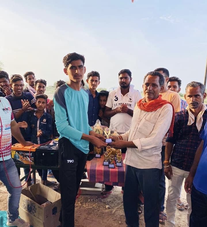 Virajvishn360's tweet photo. जब गैर नहीं तोड़ पाया हमें.... 

तो वक्त हमें अपनों के सामने खड़ा कर दिया!
Good night मित्रों ❤️ https://t.co/mojEwzATjA