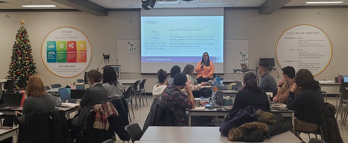 Candace_EJ's tweet photo. Grateful to work for @StoonPubSchools who prioritizes the learning of ALL students and our collegiate teacher-leaders who are deep-thinking today. #spslearn #equitythroughassessment https://t.co/S1BIC2aEzN