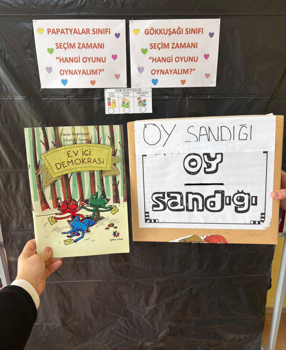 AnaokuluC's tweet photo. Demokrasiyi daha iyi anlamak için hangi oyunu oynayacağımıza oy kullanarak karar verdik. Öncesinde de bir hikaye kitabı okuduk ve oy çokluğuyla seçilen 'çuval yarışı' oyununu oynadık.
@CinarMEM21
@AydnOKAN4
@Diyarbakirmem
@ekmen_dilber https://t.co/xcbtPxl0Io