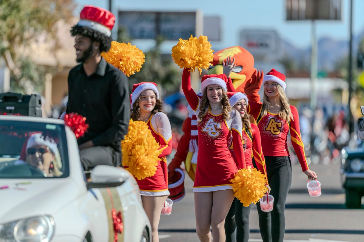 HCParadeAZ's tweet photo. Give a cheer for all of the sports represented in the Hometown Christmas Parade!
You might event catch a glimpse of few mascots from some of your favorite teams in the Valley.📣🎷🎺🪈 https://t.co/ulqTEMg5bb