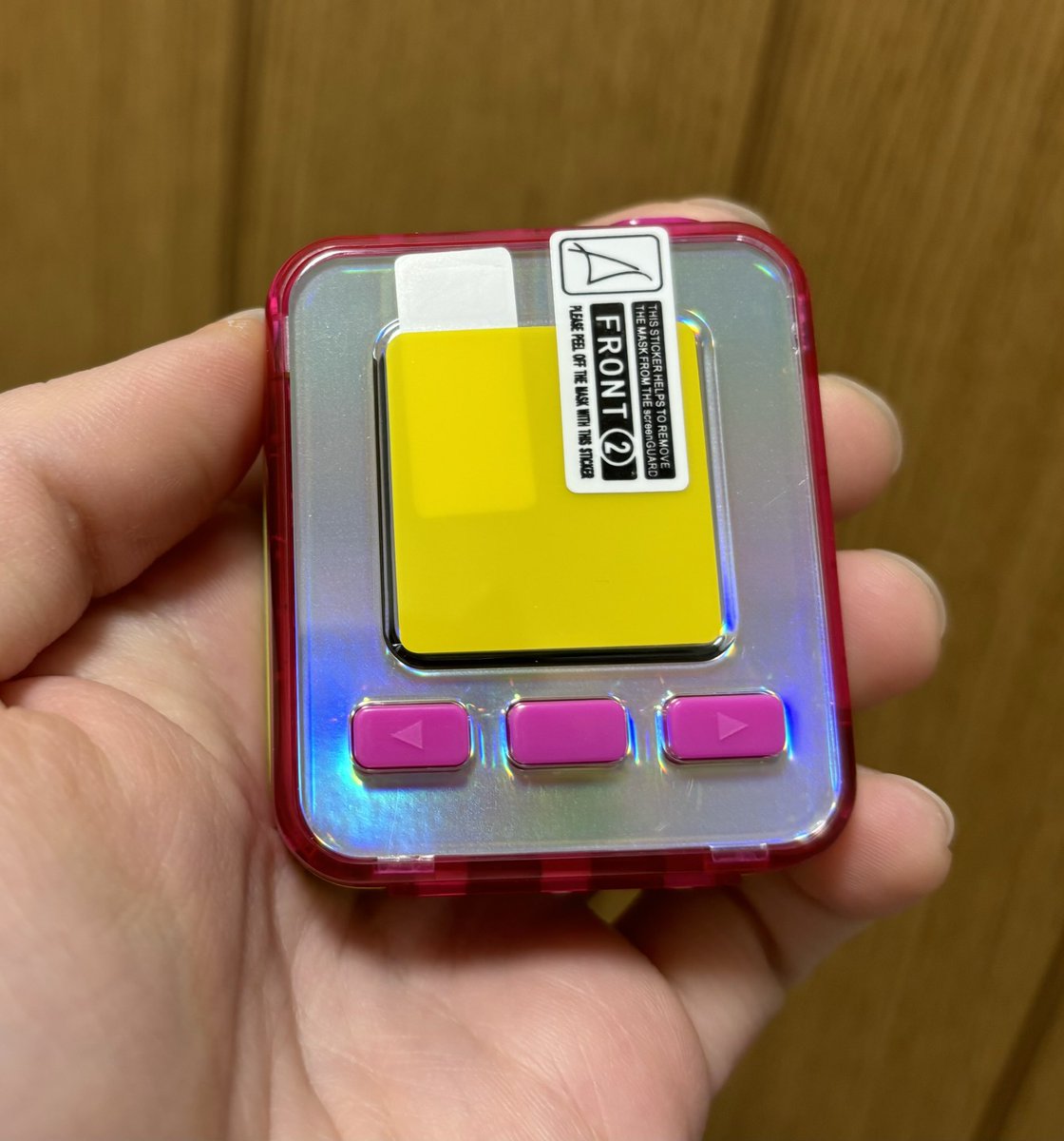 届いた商品は初期不良品だった😣。画面と本体両方傷が付いてる