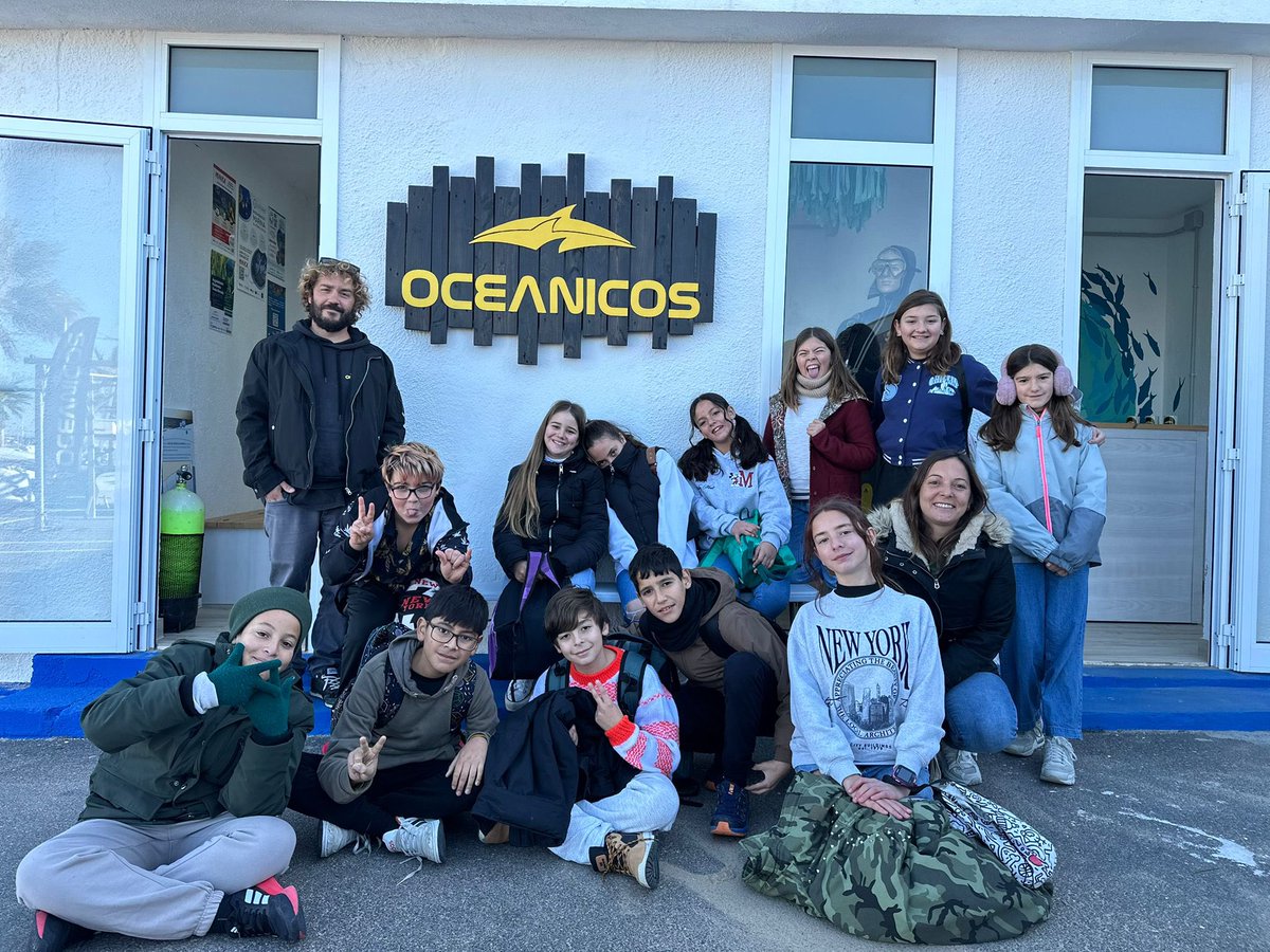 escolaUlldeVent's tweet photo. Visita dels Posibòtics a Oceanicos, associació que protegeix els nostres mars i oceans. Allà ens ha atès la biòloga Laura i el bussejador Pol i ens han explicat moltes coses sobre la Posidònia. Agraïm la col•laboració de @BisbalPenedes per l’ajuda amb el transport. @FLLTgn_Reus https://t.co/un1w2vDA2L