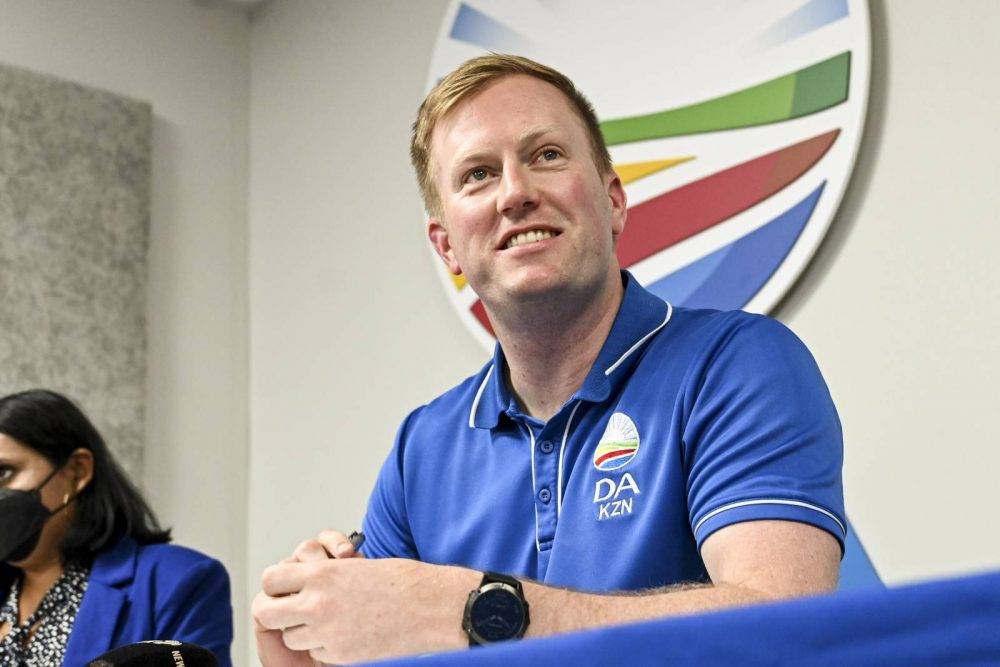 HazeAfrika's tweet photo. Why is Dean Macpherson meeting with suspended officials to plot against IDT leadership? His actions demand urgent investigation. #DeanMacphersonFail #DeanMacphersonMustFall
Dean Macpherson Fail https://t.co/GyuvpBUbwO