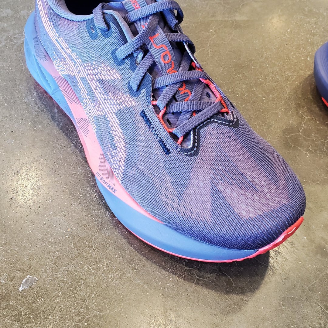 Run605's tweet image. The New Asics Novablast 5 is the best version yet with the cushion to compete.

Drop: 8mm
Best for: Daily running, Energized feel
Support: Neutral 
Cushion: Maximum

Shop them at both our Downtown and Bridges locations.

shop.run605.com/product/332606…

#run605 #asics #asicsrunning