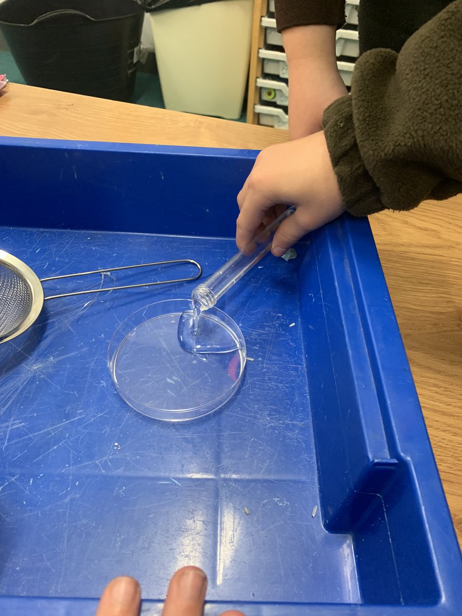 EastfieldPSHull's tweet photo. This week, 5CO have investigated how to separate mixtures through sieving, filtration and evaporation. #epsscience https://t.co/MeLmJ7AaT4
