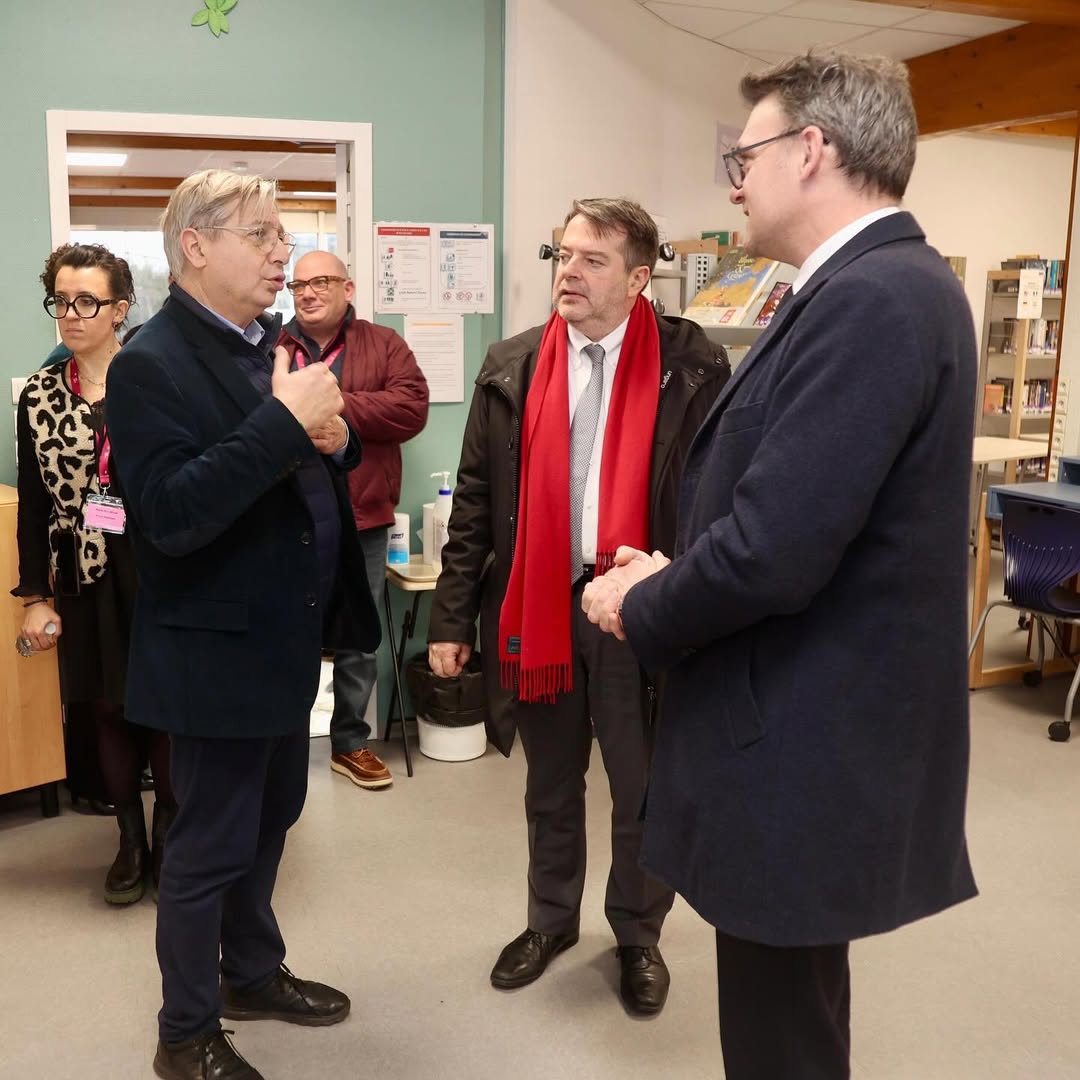 IIDHStrasbourg's tweet photo. Nous remercions et félicitons Madame Bettina Driat, Professeure documentaliste au Lycée René Cassin, qui, en plus de cette belle exposition a pu établir un programme pédagogique complet à destination des lycéens. 

Crédits photos: Mairie de la @VilledeMetz; Mme Bettina Driat https://t.co/Ni9cMWVi5e