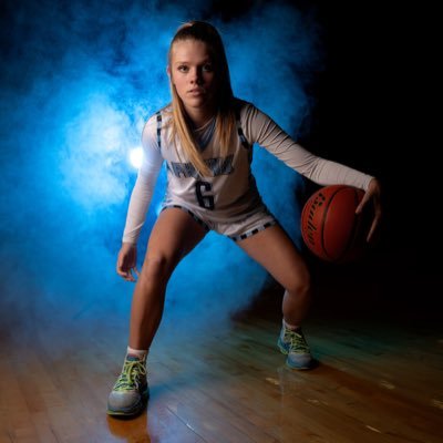 Lexi Glenn, a standout 2027 point guard for Phoenix Select and Liberty Hill HS, is turning heads with her shooting, defense, and leadership. A future Division I star to follow. woodsrecruiting.com/rising-star-al… @LexiGlennPHX