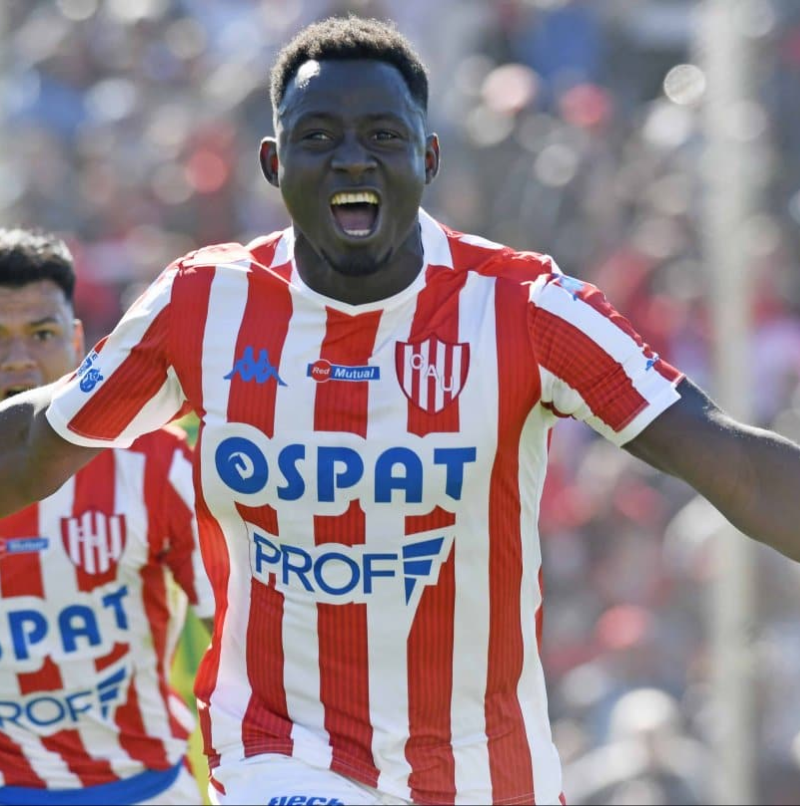 ⚽️ Uno en el club y el otro con el pase en su poder a fin de mes. ¿Te gustaría esta dupla central para el 2025?
Reposteo masivo. 😉

#VamosTate 🇦🇹