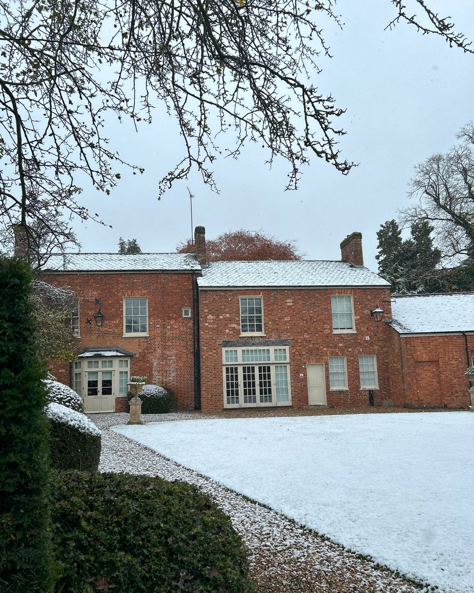 UniOfBuckingham's tweet photo. How was this already 3 weeks ago?! Throwback to when it snowed and made the campus magical ❄️✨ https://t.co/OPX6jS4Drc