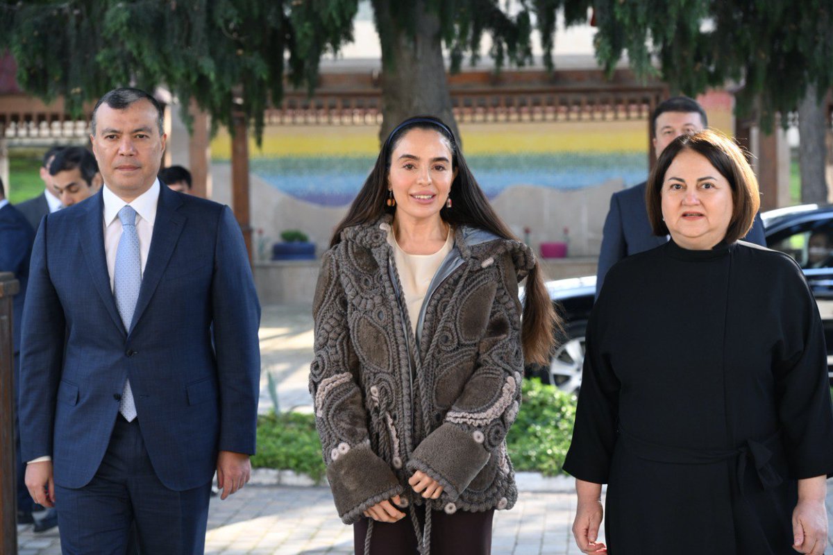 sosial_gov_az's tweet photo. Heydər Əliyev Fondunun vitse-prezidenti Leyla Əliyeva 1 saylı 18 yaşınadək əlilliyi müəyyən edilmiş şəxslər üçün sosial xidmət müəssisəsini və Əlilliyi olan şəxslərin Peşə-əmək Reabilitasiyası Mərkəzini ziyarət edib. 

ℹ️ Əlilliyi olan şəxslərə göstərilən reabilitasiya xidmətləri ilə tanış olan Leyla Əliyeva tərəfindən hər iki sosial xidmət müəssisəsinə hədiyyələr təqdim olunub.

➡️ https://t.co/DgJL8tPz8j

#ƏƏSMN #SXA #HeydərƏliyevFondu #SosialXidmət