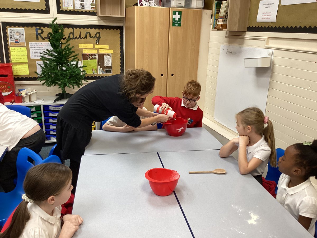 MarfleetPrimary's tweet photo. Year 3 made bread in DT today! We made our dough, kneaded it, shaped it and baked it! https://t.co/wFLLOTAUNK