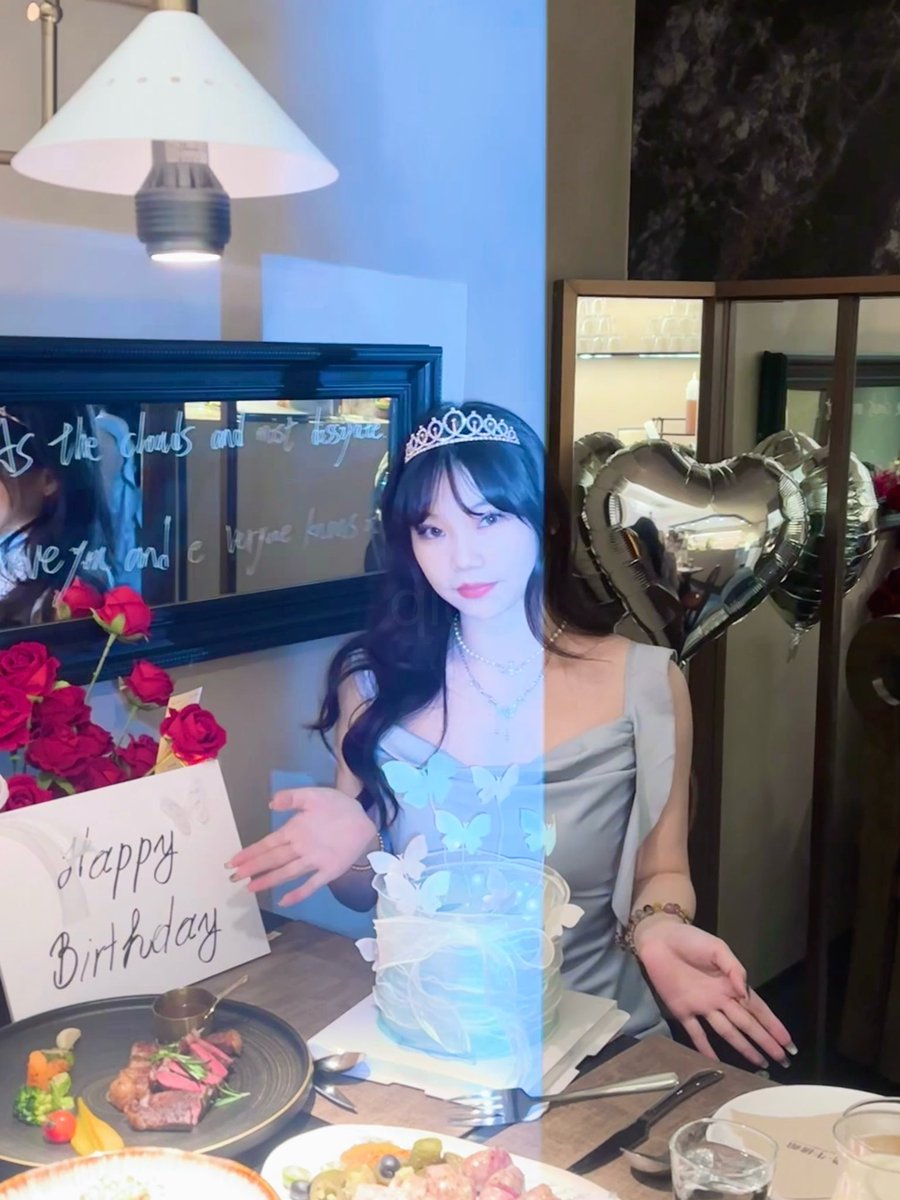 qius1218's tweet photo. 延迟发送的快乐🎂 https://t.co/Jtmq4pcNyH