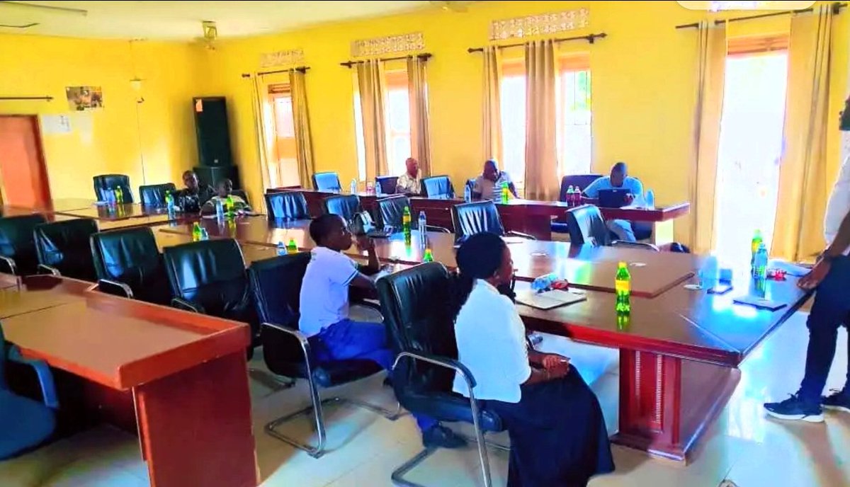 rednetug's tweet photo. "Success! Our team represented RED-NET at the public lecture on Human Rights at Arua City Hall today! Next up: Inter-University Debate on Human Rights on Dec 9th! Join us! #HumanRights #16DaysOfActivism #OrangeTheWorld #RedNet" https://t.co/ji3jMAr0e1