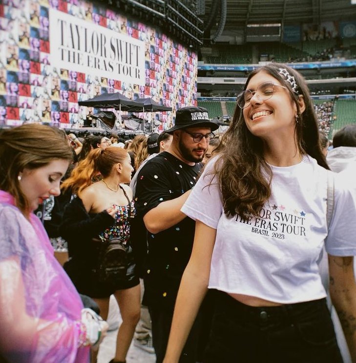 The Eras Tour acabou, e só temos que agradecer por nos deixar compartilhar esses momentos tão especiais com vocês 💚💛💜❤️🩵🖤🩷🩶🤎💙