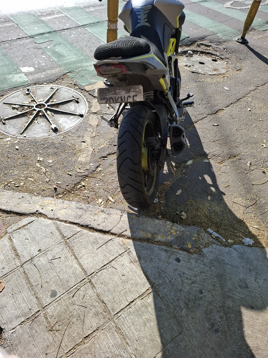 GeorgosR's tweet photo. @UCS_GCDMX @OVIALCDMX @SSC_CDMX @LaSEMOVI es válido tener la placa 20KNC5 de moto así 
Av. Insurgentes 2143 y monasterio san ángel, CP 01000 ? https://t.co/FCLMk7UQ9V