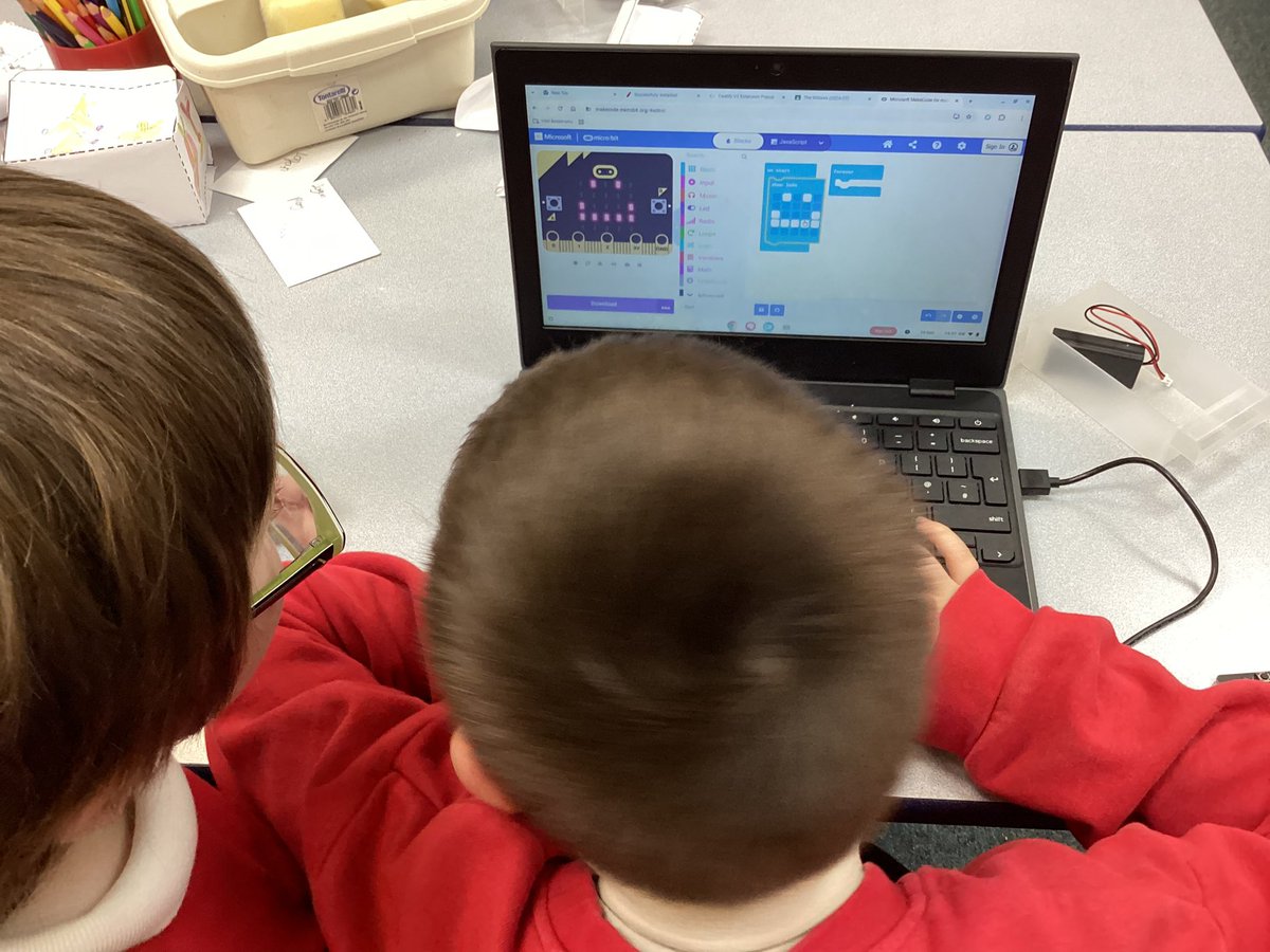MarfleetPrimary's tweet photo. Year 3 ended their busy day by creating codes to advertise their bread ~ we used microbits to display our persuasive messages! https://t.co/EnFNex2UgT