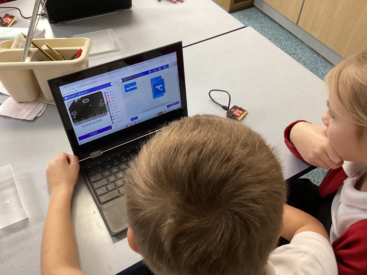 MarfleetPrimary's tweet photo. Year 3 ended their busy day by creating codes to advertise their bread ~ we used microbits to display our persuasive messages! https://t.co/EnFNex2UgT