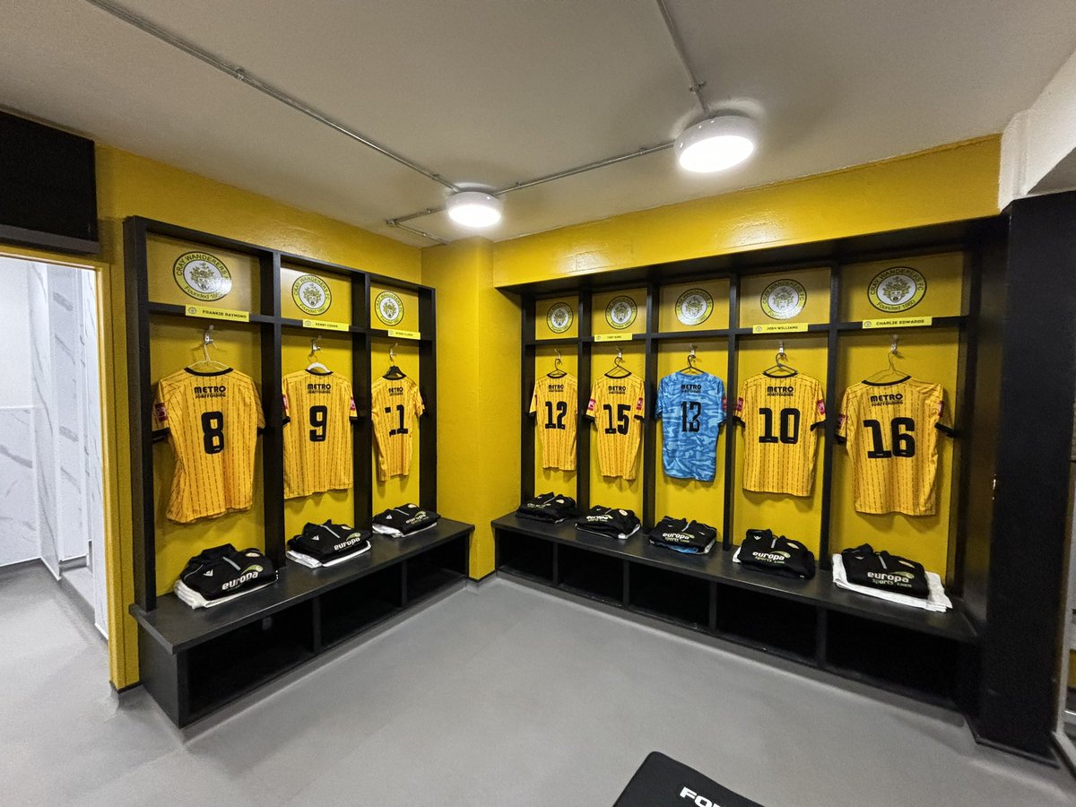PaddyGray06's tweet image. All set for this evenings @OfficialWands game against Chichester City 

COYW 🧡🖤