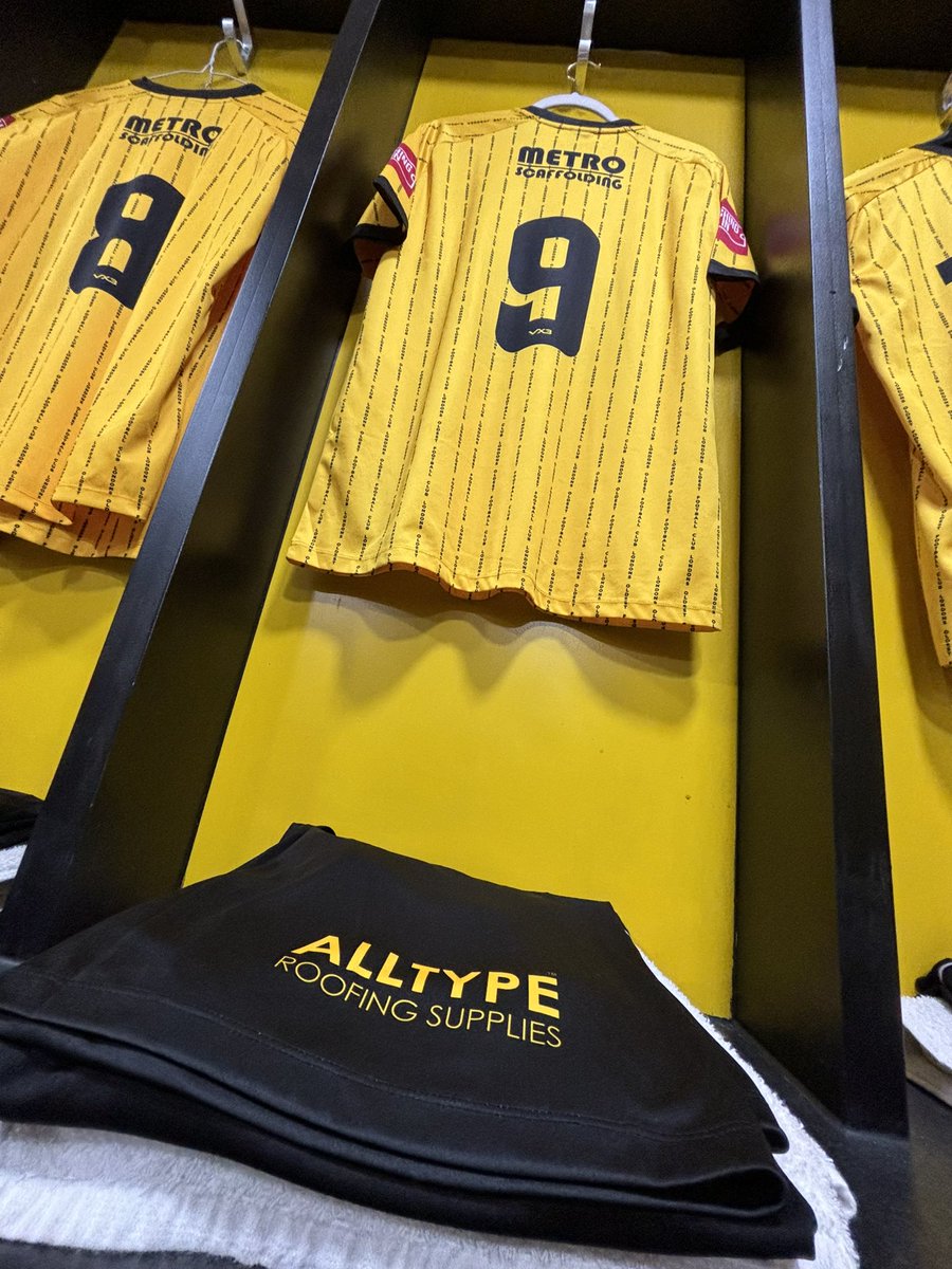 PaddyGray06's tweet image. All set for this evenings @OfficialWands game against Chichester City 

COYW 🧡🖤