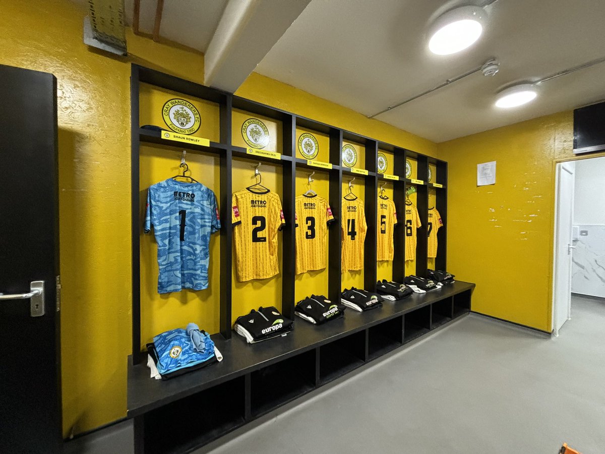 PaddyGray06's tweet image. All set for this evenings @OfficialWands game against Chichester City 

COYW 🧡🖤