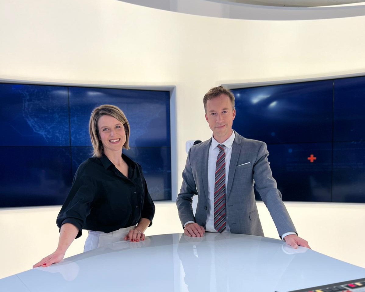 dVO Nieuws-uitzending, bedrijfsnieuws winter '24 

youtu.be/uJLDIEVttp0?si… via <a href="/YouTube/">YouTube</a> 

Met bedrijfsnieuws van onder meer:
<a href="/CartamundiCards/">Cartamundi</a> <a href="/mobileictbe/">Agoria Mobile ICT</a>  <a href="/DstnyBe/">Dstny_BE</a> <a href="/AFAS/">AFAS Software</a>  <a href="/vdab_be/">VDAB</a>  <a href="/InterparkingNL/">InterparkingNL</a> <a href="/RenaultBeluxNL/">Renault BeLux</a> <a href="/Sirris_be/">Sirris</a> <a href="/TOPdesk_NL/">TOPdesk</a>  en zovele anderen