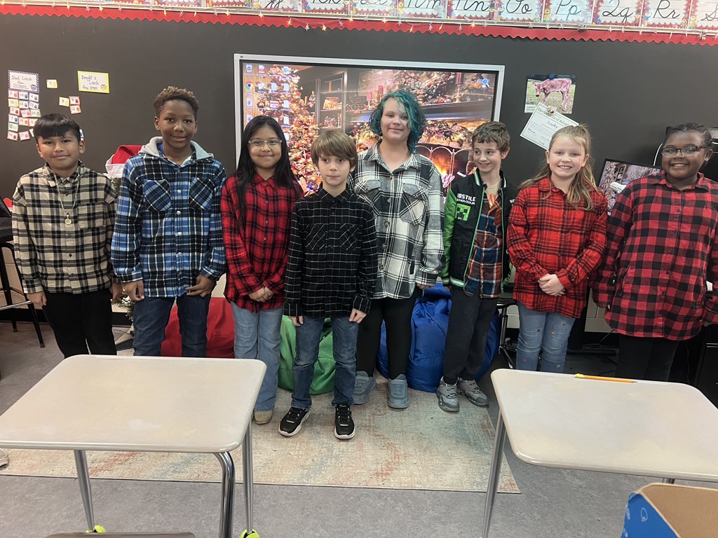 mrs_canady20's tweet photo. Flannel Day!
#DecemberDays24 https://t.co/RpfxqxoPTq
