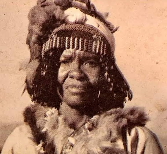 Geuyah's tweet photo. Perhaps she could be a Nyaturu woman (or not). But this is not the picture or face of Li'ti Kidanka, the resistance leader from Northern Nyaturu. I don't understand how anyone, in this 2024, can publish an article with an image they didn't bother confirming first. https://t.co/0U8dDlSIgY