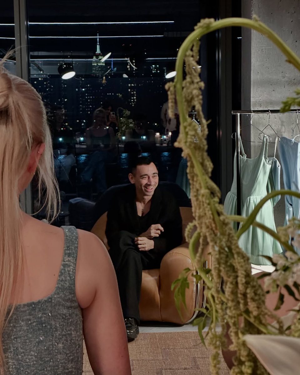 the_SYKY's tweet photo. 🍸 What went down at our social celebrating the launch of SYKY Drops 006: #KateBarton.
Last week, we opened the doors of SYKY HQ in New York for an intimate evening of conversation with designer Kate Barton, hosted by SYKY Artistic Director, @formichetti. https://t.co/LmF8mzo0ba