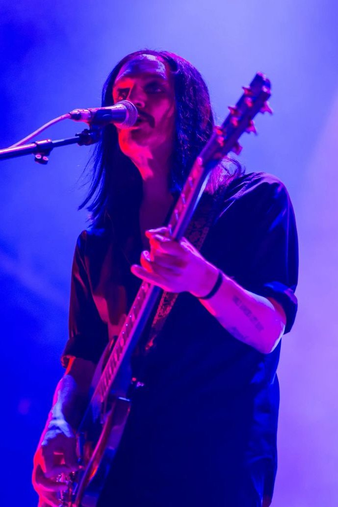 ¡Feliz cumpleaños a Brian Molko, el corazón andrógino y rebelde de Placebo! 🎸

52 años de esa voz inconfundible, letras que desafían normas y un legado que ha de introspección que ha influenciado a generaciones a través de su mezcla de glam Y punk. 🤟🏼🖤

¡Repórtense fans!