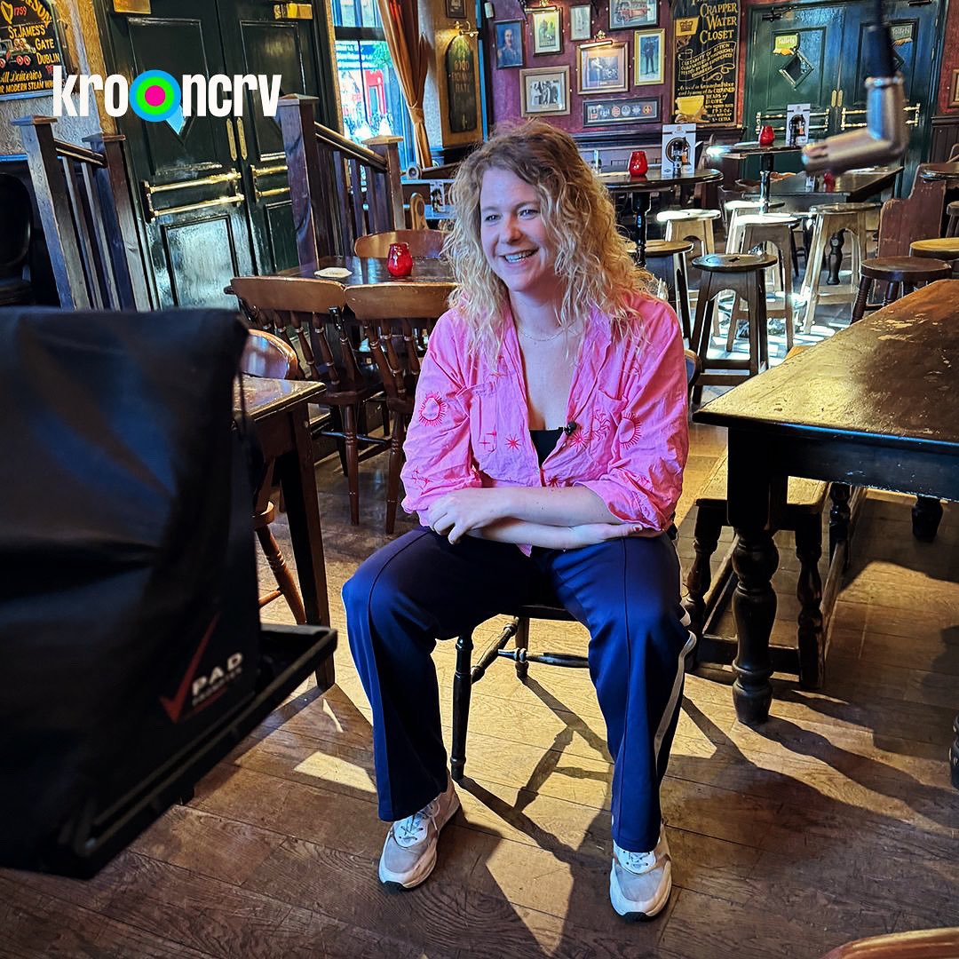 In 2018 was ik de slimste vrouw van het seizoen en werd ik er na 7 afleveringen uiteindelijk in de finaleweek uitgespeeld door Sander Schimmelpenninck. Ik ben dit seizoen geen kandidaat maar je ziet me wel een paar keer voorbijkomen 💚
Wat weet u trouwens van de ronde: Open Deur?