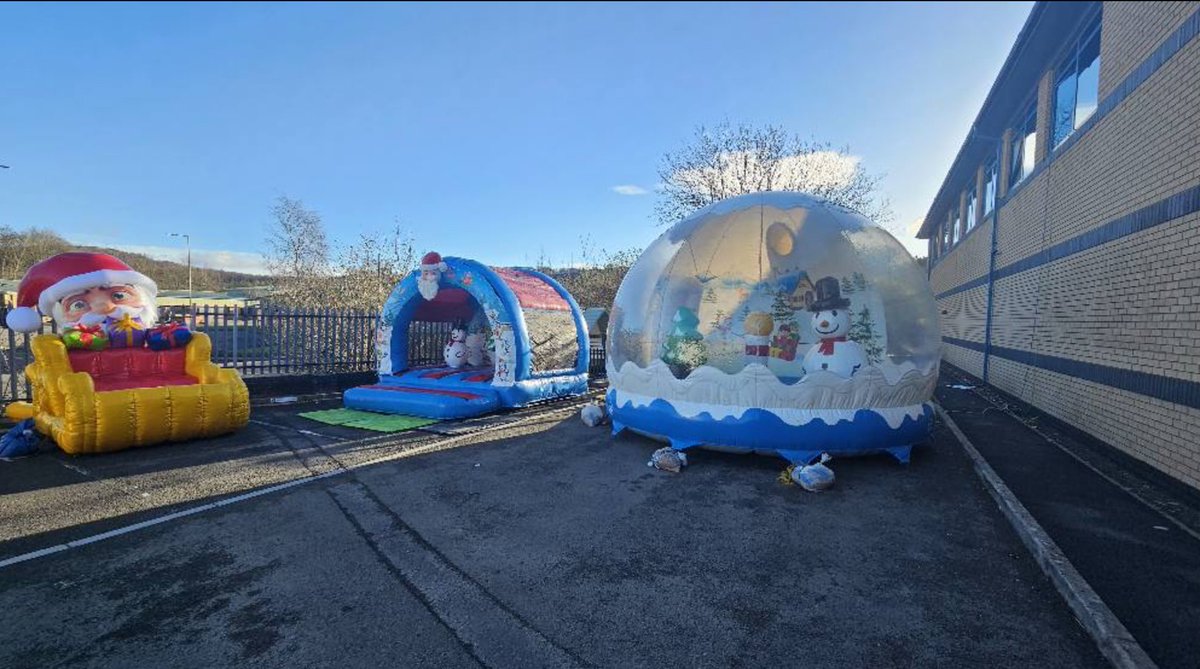 fullofbounce's tweet photo. Its Christmas time In south Wales https://t.co/Kw5BxVXPut