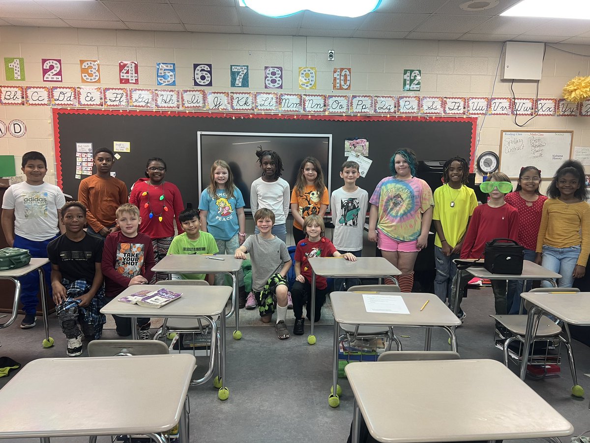 mrs_canady20's tweet photo. Bright Color Days!
#DecemberDays24 https://t.co/hbgwftvJE7