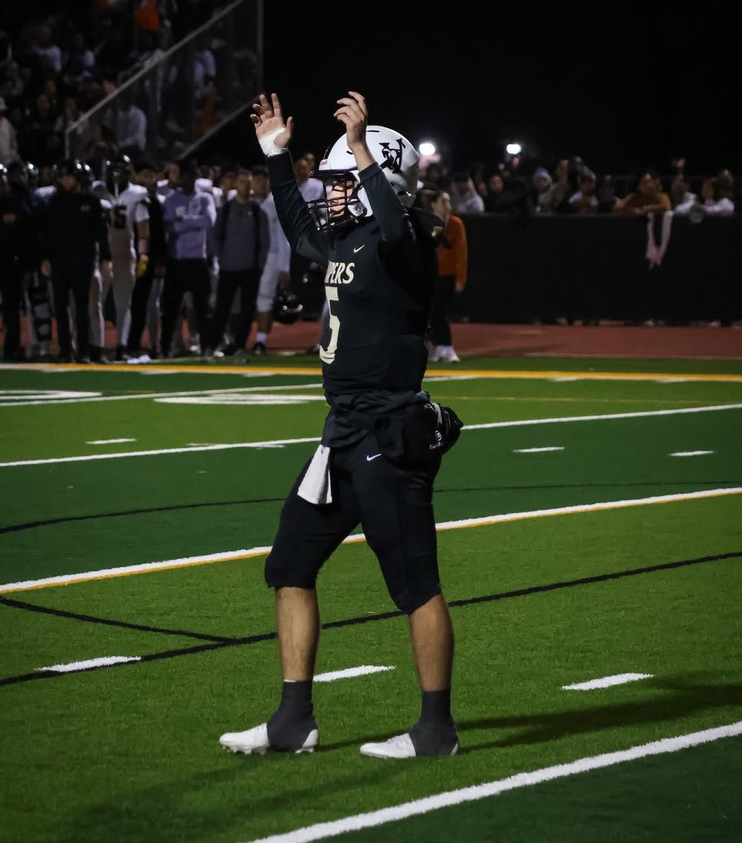 Senior year stats:
🌟Passing:
-119/150 (73%) - 2017yds - 24tds

🌟Rushing:
-252yds/9tds
 
🏅-First team all region qb
🏅-Ed Doherty medallion recipient 

Senior film ⬇️⬇️
hudl.com/v/2R6cL0

<a href="/CoachHathcock/">Jeremy Hathcock</a> <a href="/NicholasNikias/">Nicholas Nikias</a> <a href="/JUSTCHILLY/">Just Chilly</a> <a href="/azc_obert/">Richard Obert</a> <a href="/thehonestupdate/">Hunter Tierney</a> <a href="/papirican21/">Coach Ortiz 🇵🇷🇺🇸</a>