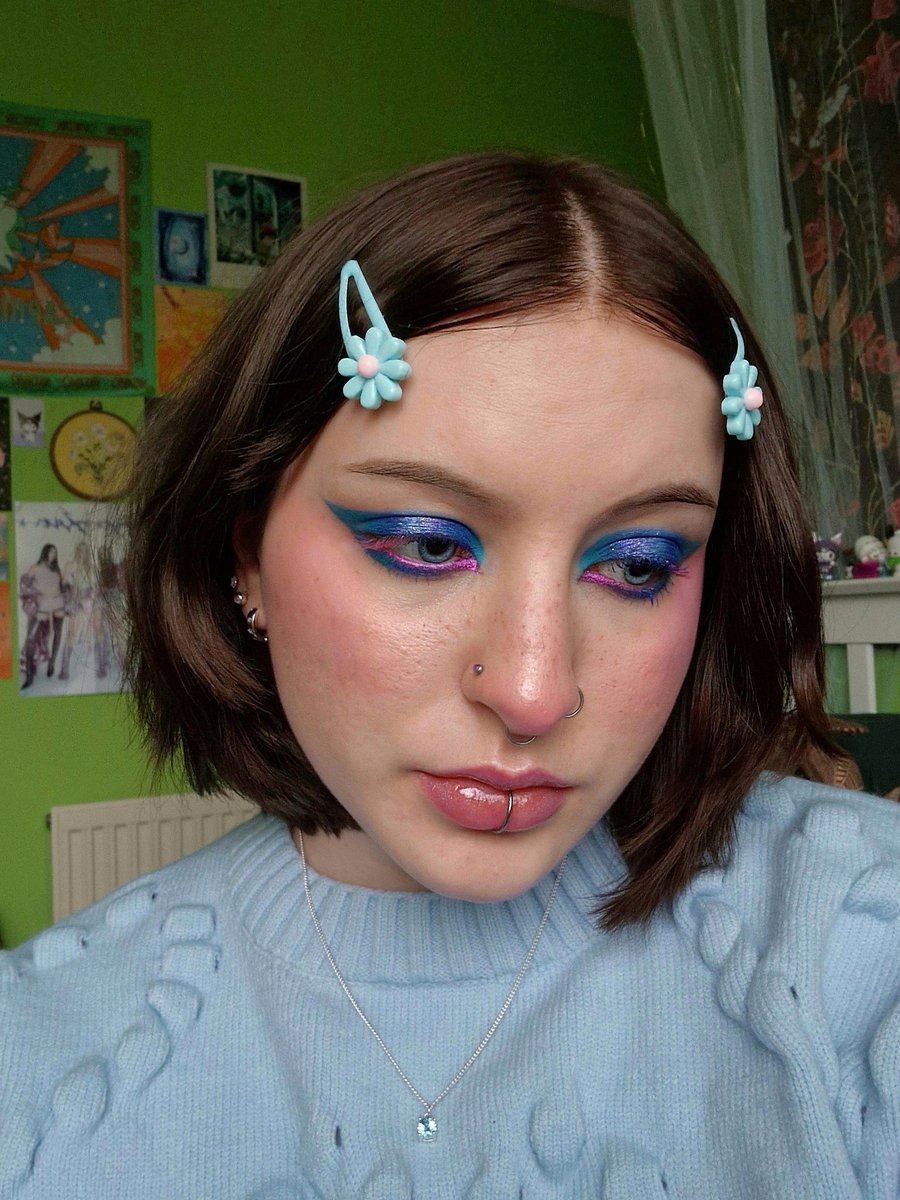 isleofwren's tweet photo. i also wanted to try the AU jinx/powder makeup 💙💥💣💨 #jinxmakeup #Jinx #arcane #arcanejinx https://t.co/31NcrVmPmV