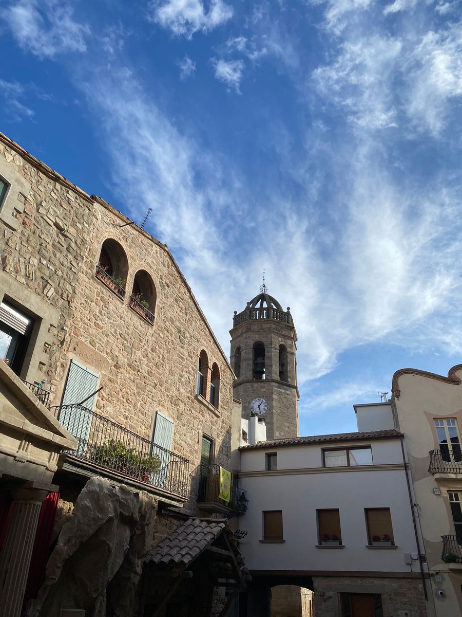 VilaAragones's tweet photo. Ahir vaig estar a @ElsPratsdeRei fent un seguiment, un poble xulíssim de l'Anoia. I avui hem estat a la Jornada de l'Àrea i he fet aquest mural per encàrrec de la @lorentemm 🫶🏻 https://t.co/UhZEcSauxm