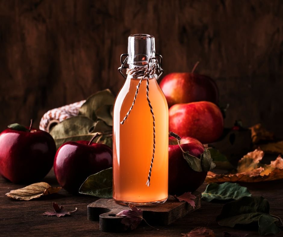 despertar's tweet photo. El truco de salud de $5 que todos deben probar:

Vinagre de Manzana.

Este remedio antiguo está LLENO de beneficios.

Desde mejorar la digestión hasta estabilizar el azúcar en sangre...

Aquí hay 8 formas en que el vinagre de manzana puede transformar tu salud (y cómo usarlo): https://t.co/7FlYwr9euu