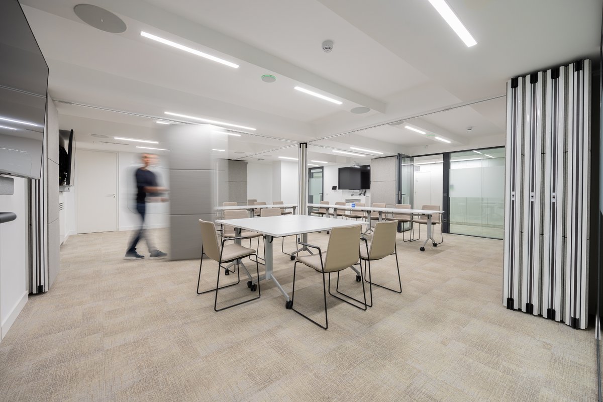 En el proyecto de plug&amp;go para Everest se han tenido muy en cuenta el valor del silencio y el control del ruido con materiales acústicos certificados, y la tecnología ha sido un elemento clave en la dotación de espacios comunes flexibles y modulables 🔗 plugandgo.es/clientes/evere…