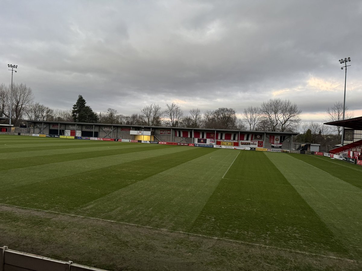 NwPitch's tweet image. Another cold dull &amp;amp; now dark @FCUnitedMcr pitch has been Verti cut, brushed &amp;amp; cut today across by the lads @LiamSully16 @Harleysully @osul54676 not to shabby for December in the @NorthernPremLge